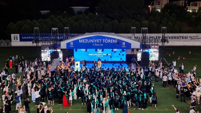SUBÜ 3 bin 263 öğrencisini mezun etti