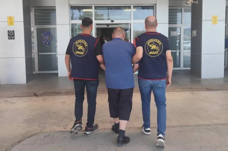 Suç makinesi saklandığı evde yakalandı