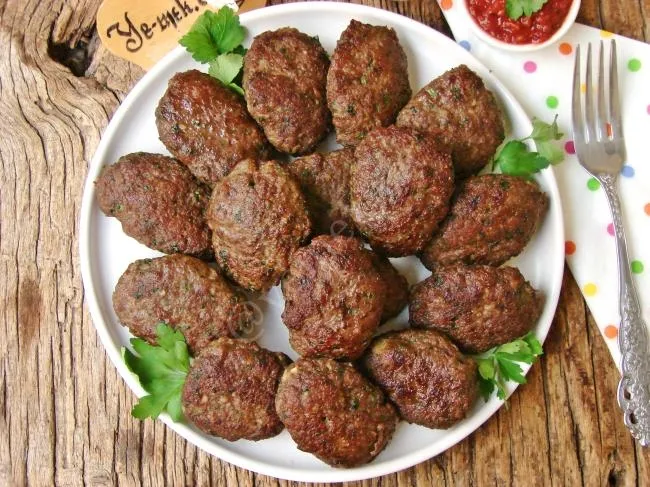 Sucuk, köfte, hamburger, yoğurt diye bakın ne yedirmişler