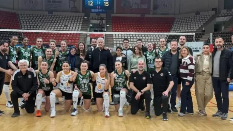 Sultanlar Merinos Voleybol’u mağlup etti