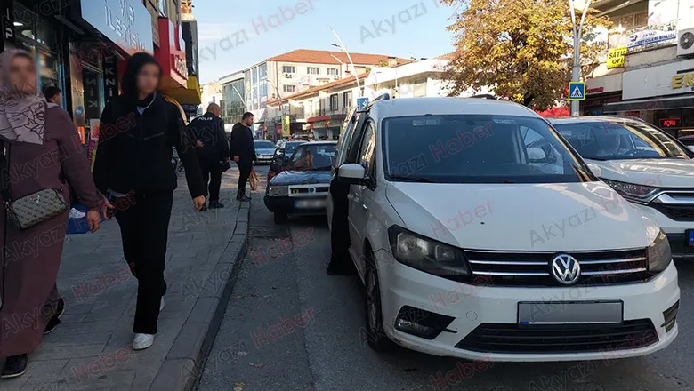 Şüpheli Araç Caddede Durduruldu, Uyuşturucu Maddeler Ele Geçirildi