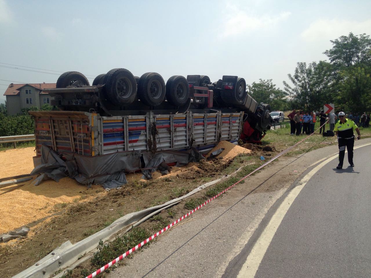 Takla Atan Tır Sürücüsü Fena Şekilde Can Verdi