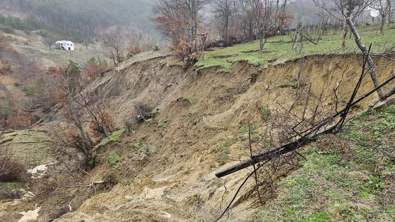 Taraklı'da heyelan