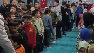 Taşburun Şehit Ali Camii'nde çocuklara bayram hediyesi