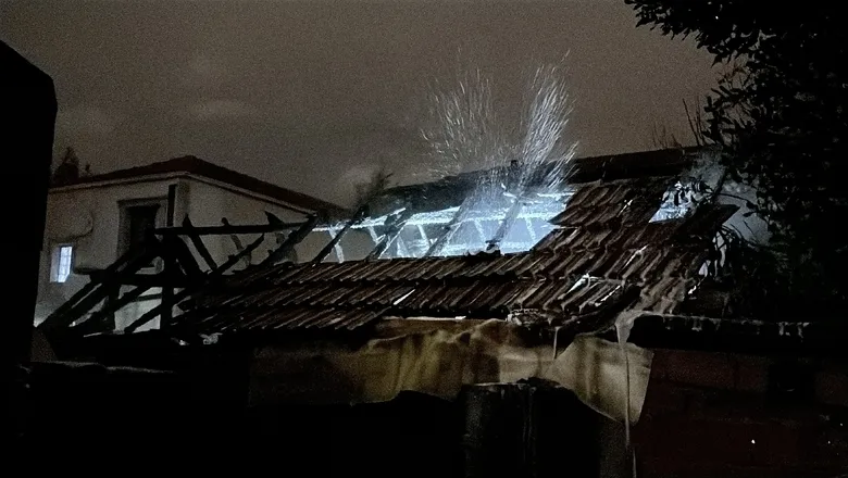 Tek katlı ev alevlere teslim oldu