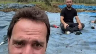 Timur Acar satın aldığı zeytinlikte ilk hasadını yaptı
