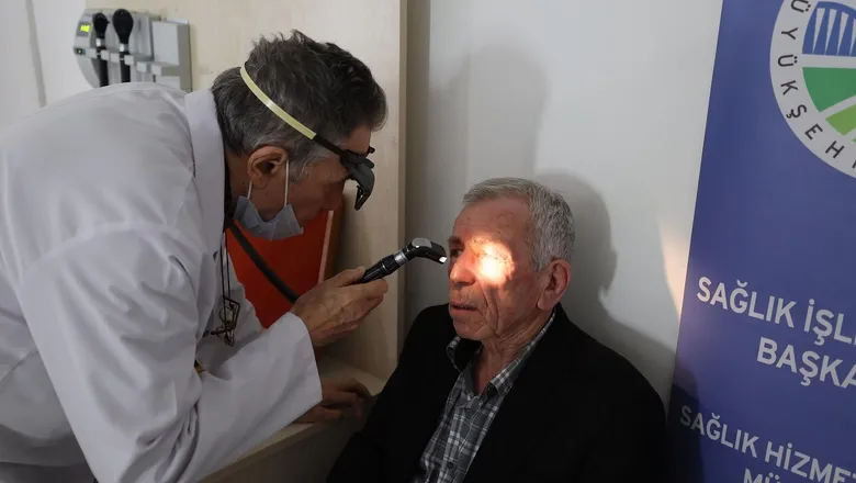 Tıp Merkezi’nden yaşlılara göz taraması