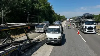 Tır Kazası: 4 Togg  cip hasar gördü