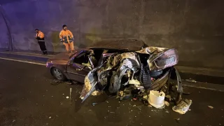 Tır otomobile çarptı: 5 yaralı