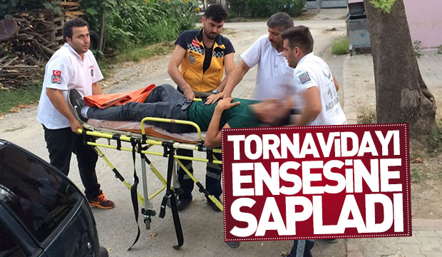 Tornavidayı Ensesine Sapladı