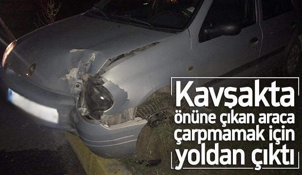 Trafik Kazası Otomobil Yoldan Çıktı