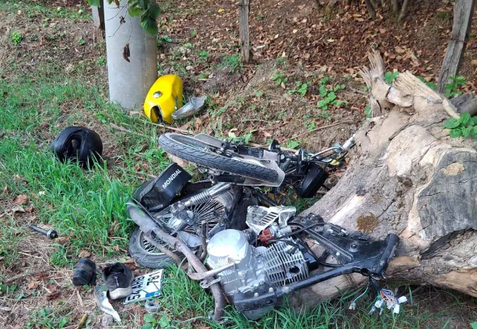 Traktör ile çarpışan motosikletli ağır yaralandı