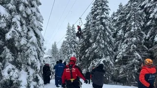 Uludağ'da telesiyejde mahsur kalanlar için Sakarya'dan ekip gönderildi
