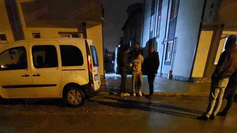 Uyuşturucuyu klozete dökmeden yakalandılar!