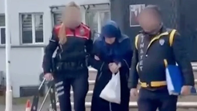Vahşet; Eşini  öldürüp satırla 15 parçaya böldü
