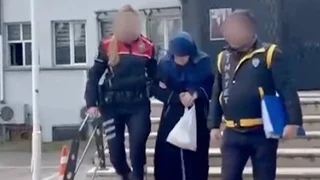 Vahşet; Eşini  öldürüp satırla 15 parçaya böldü