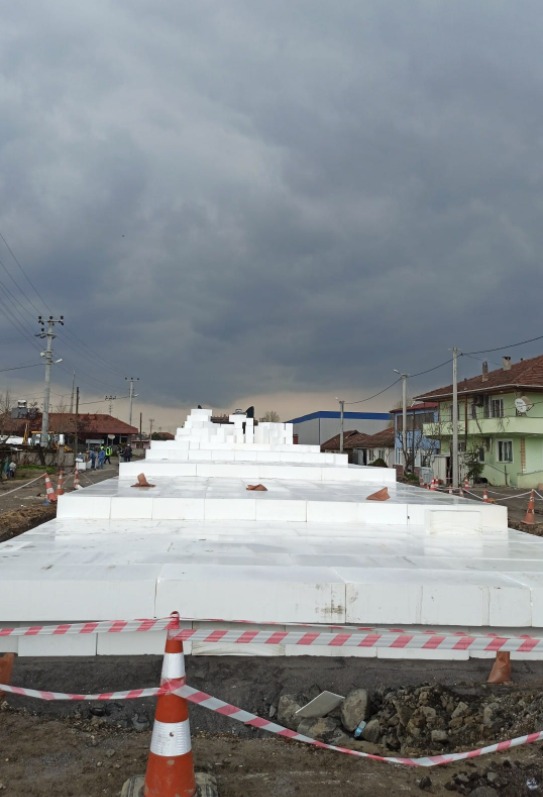 Vakıf Köprüsü'ne köpük döşendi, sosyal medyada gündem oldu