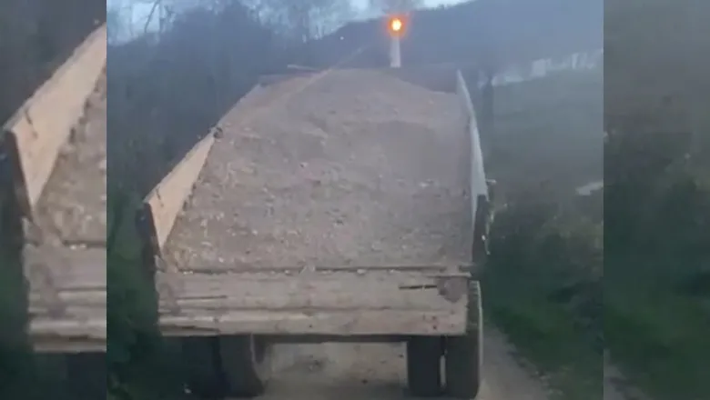 Vatandaş kendi yolunu kendi düzeltti