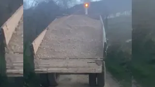 Vatandaş kendi yolunu kendi düzeltti