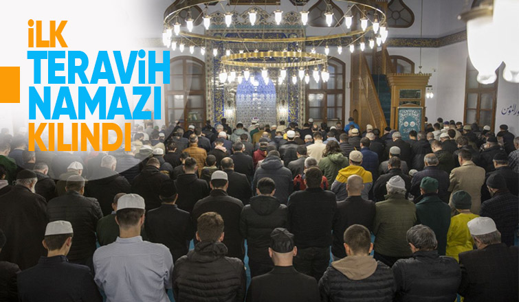 Vatandaşlar teravih için camileri doldurdu