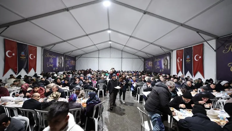 Vatandaşlarla iftar sofrasında buluştular