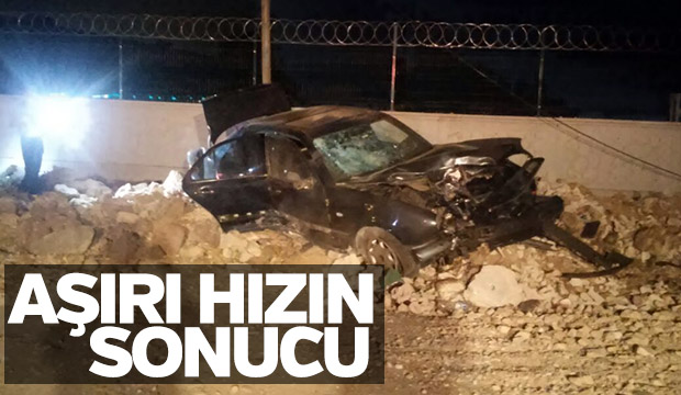 Viraja Hızlı Girince Direğe Çarptı