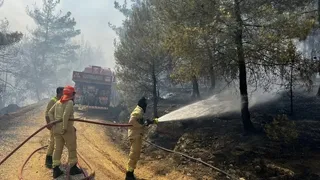 Yağmur yağdı, orman yangını kısmen kontrol altına alındı