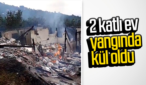 2 Katlı Ev Yanarak Kül Oldu