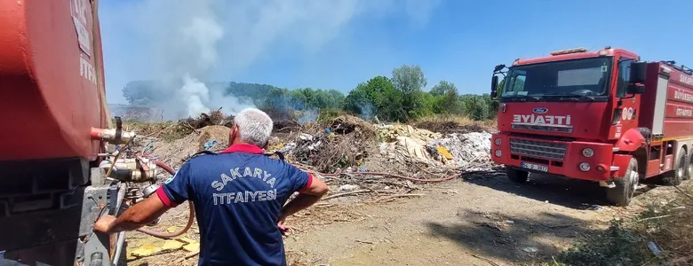 Yangın ormana sıçramadan söndürüldü