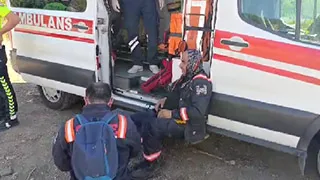 Yangına müdahale ederken dumandan etkilendiler