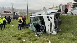 Yarışmadan dönen öğrenciler kaza yaptı:15 yaralı