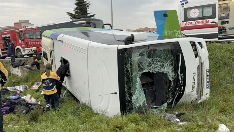 Yarışmadan dönen öğrenciler kaza yaptı:15 yaralı