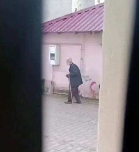 Yaşlı çift komşularına kabusu yaşatıyor