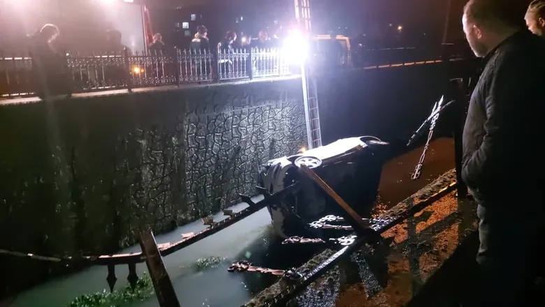 Yeni Yahyalı yolunda feci kaza; Yolun bittiğini göremedi kanala uçtu