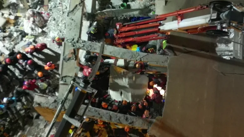 Yıkılan binada anne, babanın cansız bedenlerine ulaşıldı