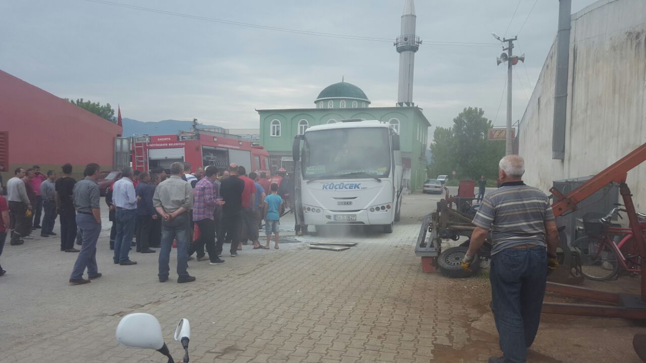 Yolcu Minibüsü Alev Aldı