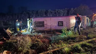 Yolcu minibüsü kaz ayaptı: Ölü ve yaralılar var