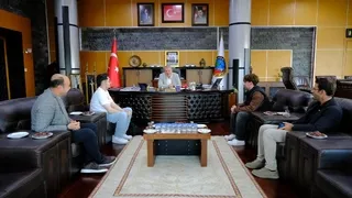 YOLDA BULDUKLARI ALTINLARI ZABITAYA TESLİM ETTİLER