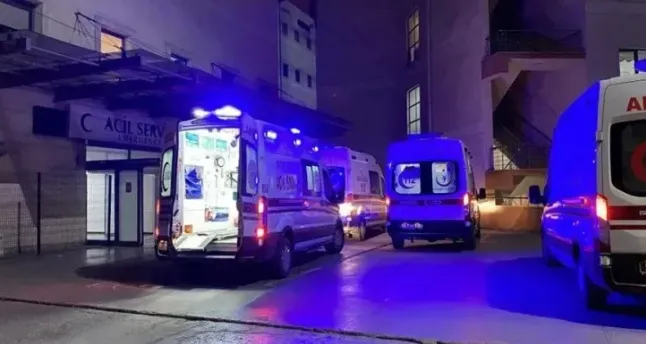 Yurtta kalan 20 öğrenci yemekten zehirlendi iddiası