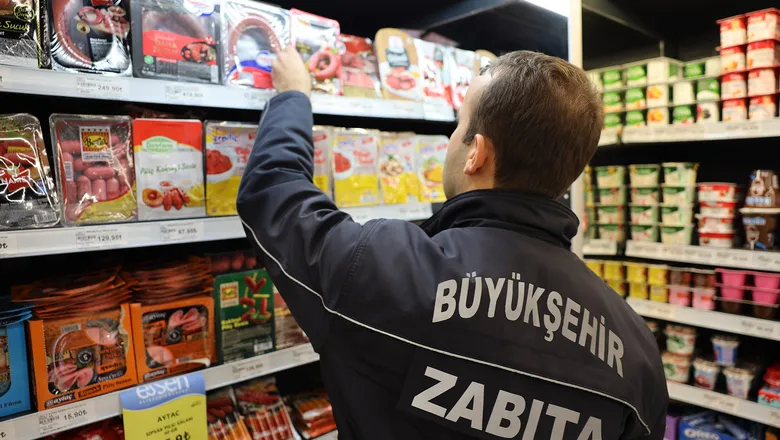 Zabıta ekipleri asgari ücret zammı sonrası marketleri tek tek incelediler