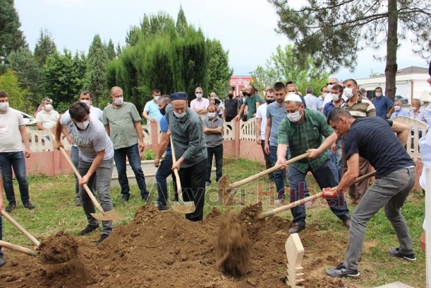 Ayşe Akyüz toprağa verildi