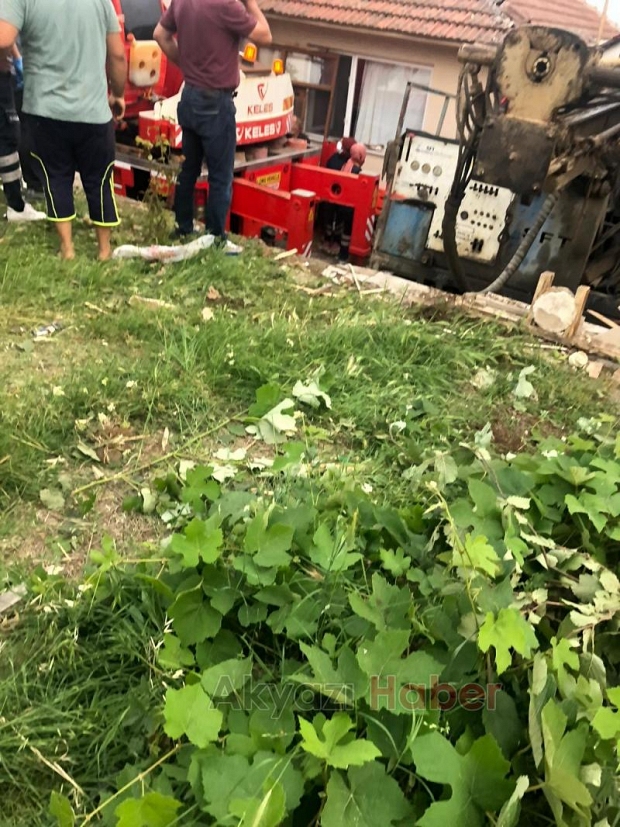 Kamyon evin üzerine uçtu 1 ölü 2 yaralı