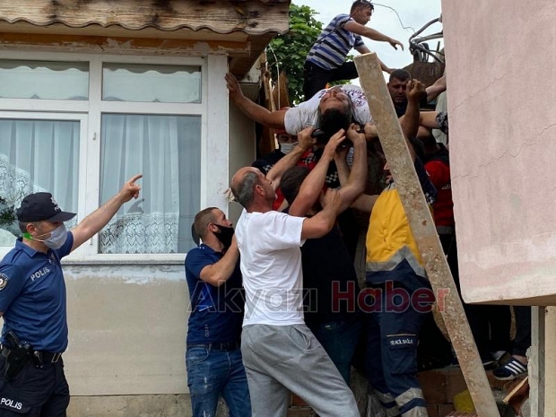 Kamyon evin üzerine uçtu 1 ölü 2 yaralı