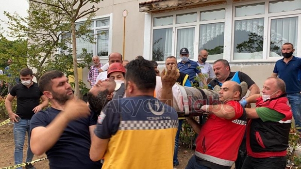 Kamyon evin üzerine uçtu 1 ölü 2 yaralı