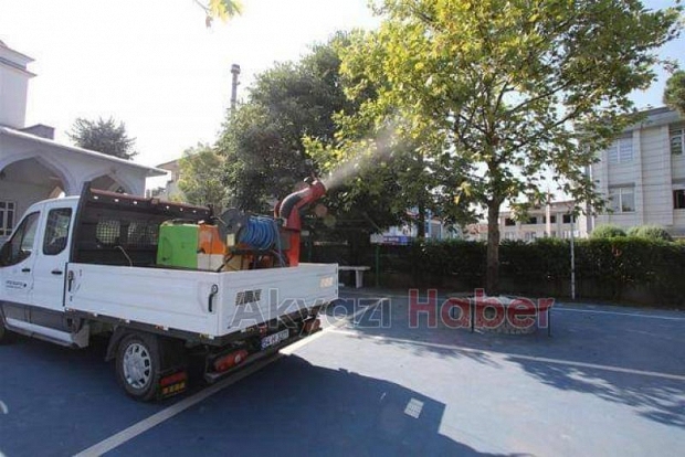 Akyazı Belediyesi ilaçlama çalışmalarını sürdürüyor