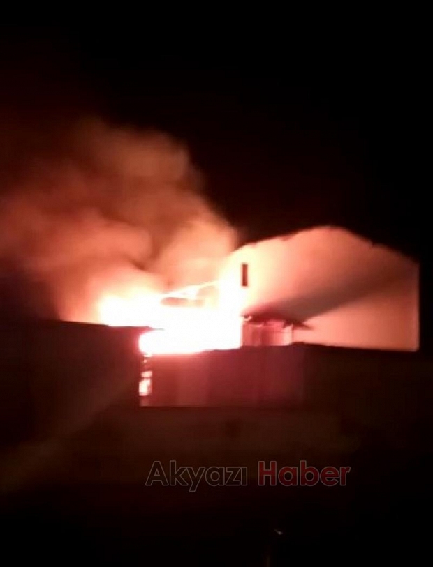 Akyazı'da alevli gece