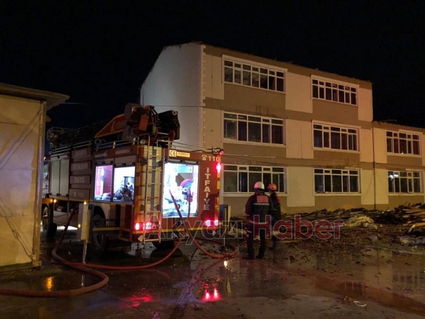Akyazı'da alevli gece