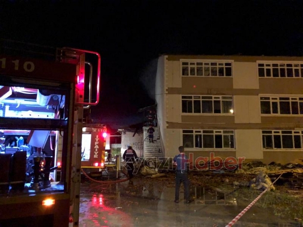 Akyazı'da alevli gece