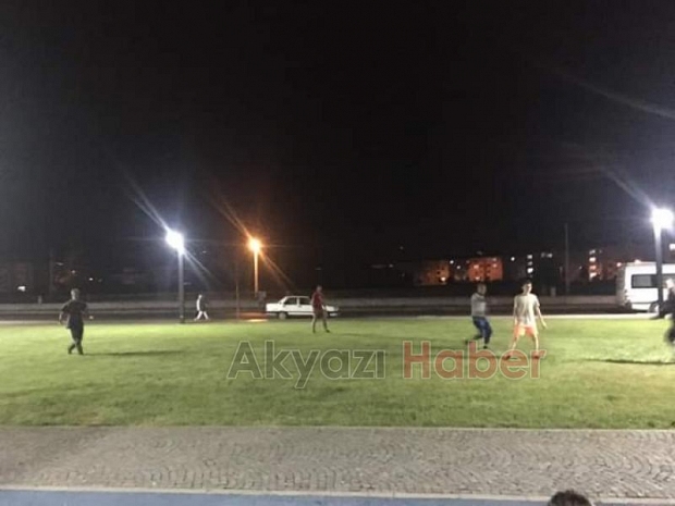 Halı sahalar bile kapalıyken onlar top oynadı