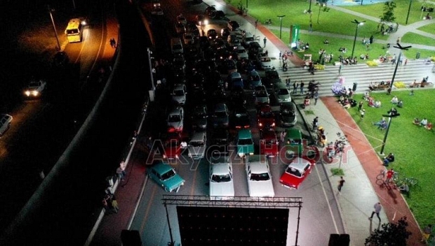 Akyazı'da Arabalı sinema' büyük ilgi gördü